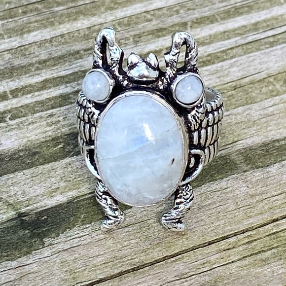 Bat ring .925 Sterling Silver set with 3 rainbow moonstones textured band sz 8.5 - Picture 2 of 16